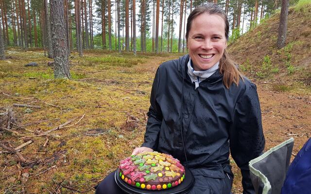 Mari Norstad Opsahl stilte med egen bursdagskake siden bedrift-o-løpet falt på bursdagen.