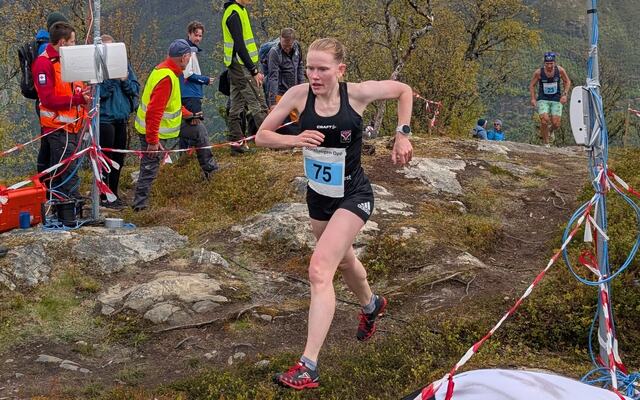 Karoline Holsen Kyte spurtar inn til klar siger i Storehaugen Opp Kristi Himmelfartsdag. (Foto: Jan Christian Jerving)