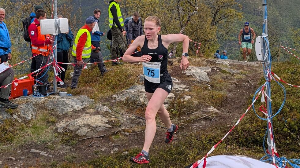 Karoline Holsen Kyte spurtar inn til klar siger i Storehaugen Opp Kristi Himmelfartsdag. (Foto: Jan Christian Jerving)