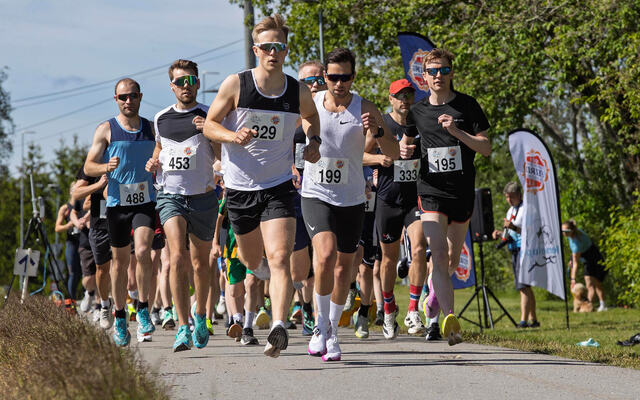 Starten på 3 km har nettopp gått og vinner Anders Vamsæter har allerede tatt teten. (Foto: Bjørn Hytjanstorp)