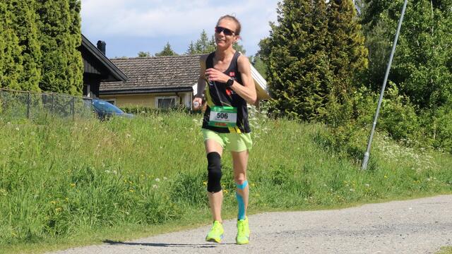 Ingvild Aurdal legger ut på den siste av sine femti jevne runder i grønne Ankerskogen lørdag.