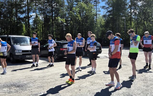 De 11 aktive løperne klare til start. (Foto: Mats Emil Sand)