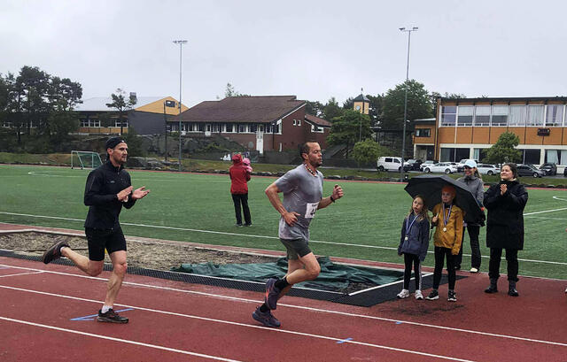 Greg Ponzi (til høyre) løp inn til niende- og Christian Arntzen til tiendeplass på 5 kilometeren. (Foto: Solveig Christensen)