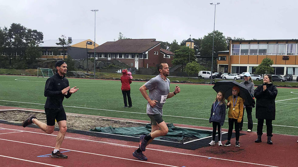 Greg Ponzi (til høyre) løp inn til niende- og Christian Arntzen til tiendeplass på 5 kilometeren. (Foto: Solveig Christensen) 