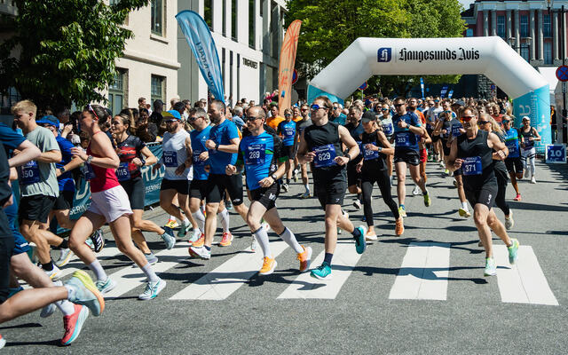 Det ble løpefest i strålende vær under Sentrumsløpet i Haugesund. (Foto: FlowIT/VOSO Media)