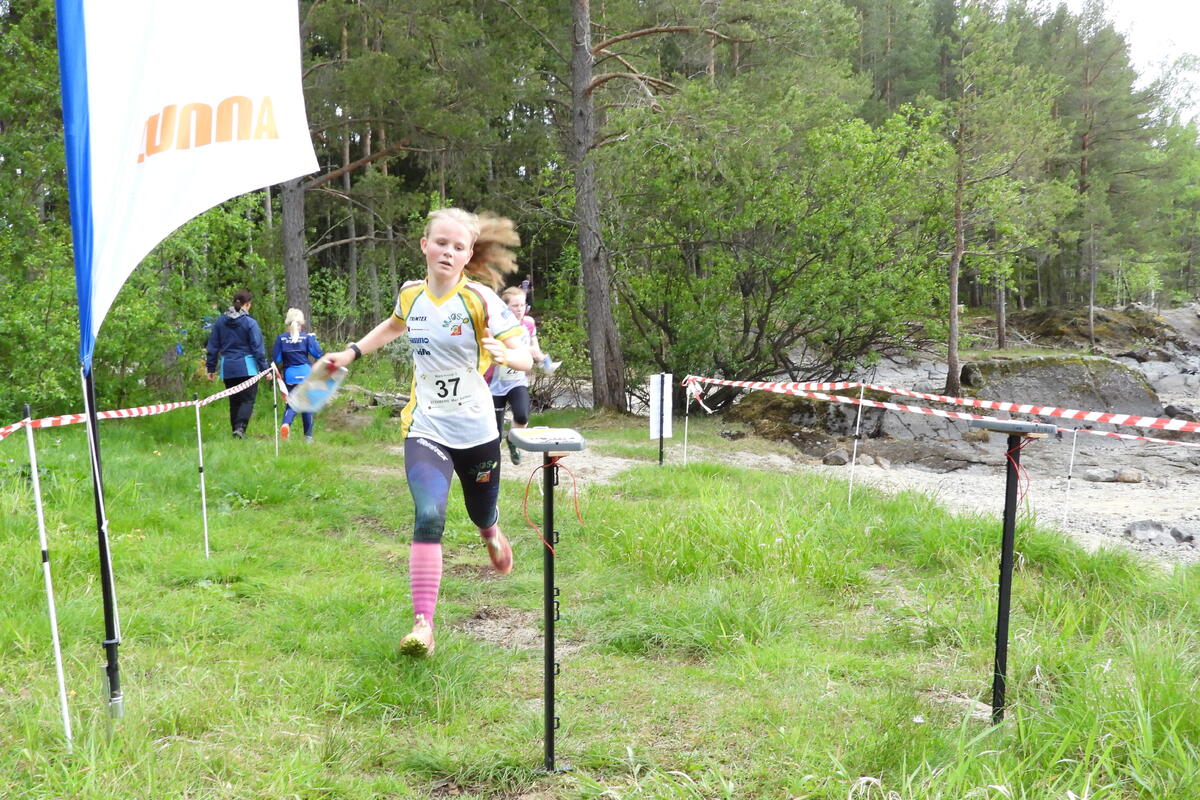 Mari Sørlien Stenberg Vant D13-14