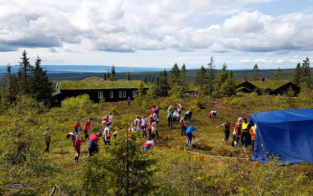 Starten på Løvspretten med utsikt mot Mjøsa og Skreifjella.
