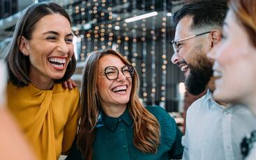 I mindre bedrifter er god ledelse personlig – det handler om å være til stede, bygge tillit og gjøre de små tingene som skaper stor verdi. (Foto: Istock.com)