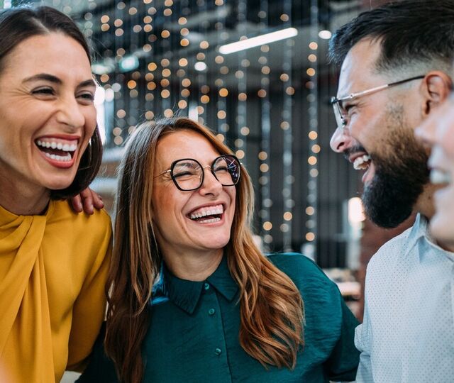 I mindre bedrifter er god ledelse personlig – det handler om å være til stede, bygge tillit og gjøre de små tingene som skaper stor verdi. (Foto: Istock.com)