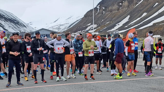 Snart start for Spitsbergen marathon 2025. (Foto: arrangøren)