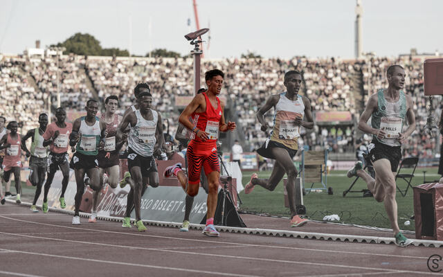 Nico Young på vei mot imponerende seier på Bislett. (Foto: Syvain Cavatz / Fargeredigert av Tom-Arild Hansen)