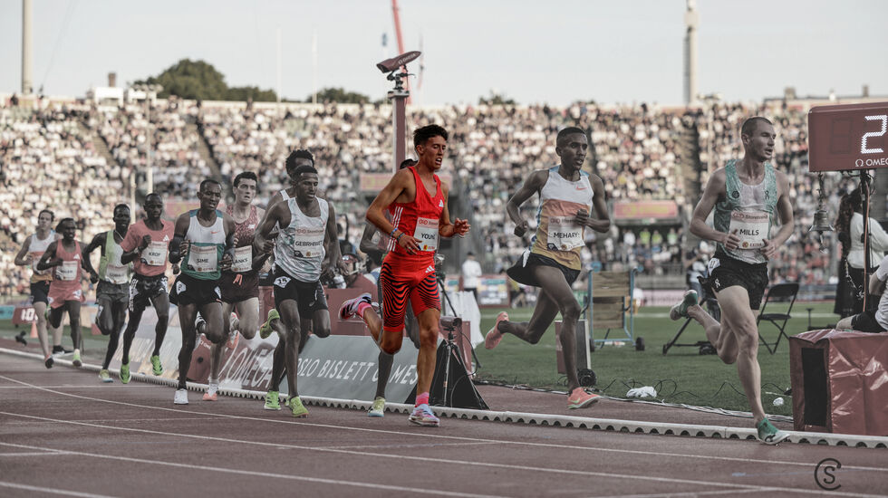 Nico Young på vei mot imponerende seier på Bislett. (Foto: Syvain Cavatz / Fargeredigert av Tom-Arild Hansen)