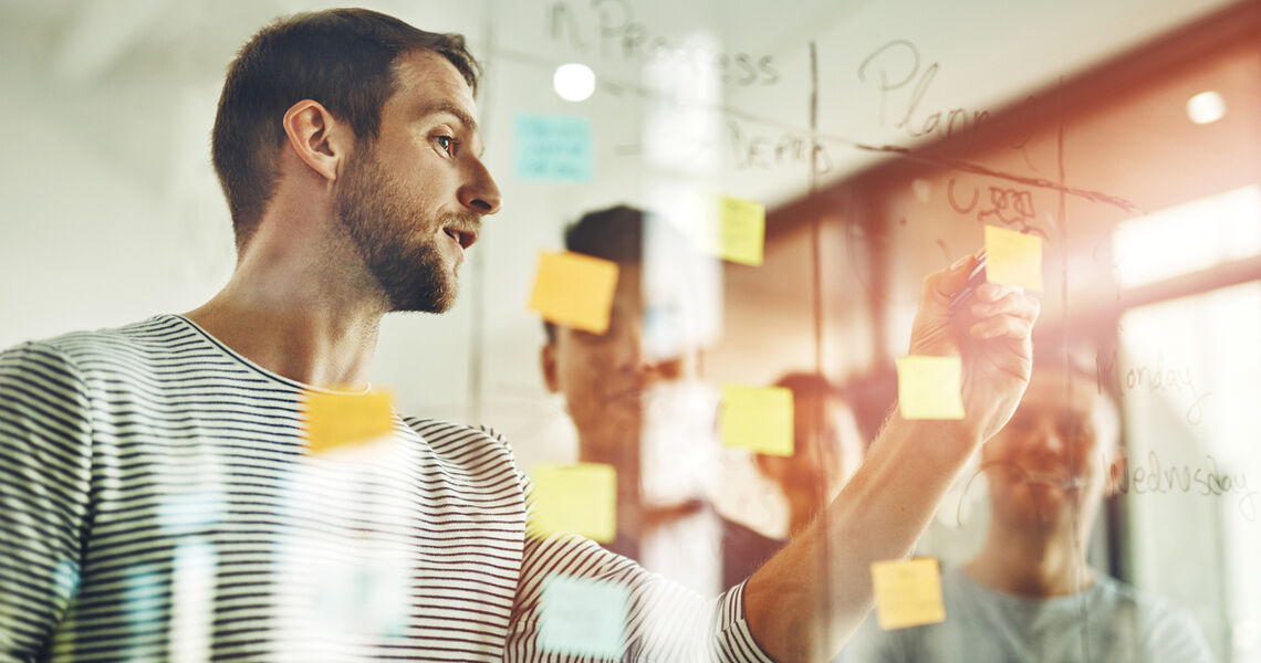 Å vurdere hva som virkelig er verdt innsatsen, handler ikke bare om tall – men om strategi, mennesker og fremtidige valg. (Foto: Istock.com)