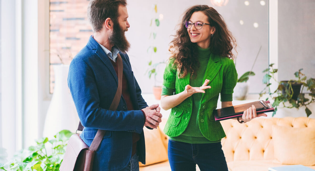 Onboarding handler ikke bare om systemer og struktur – men om å skape trygghet, relasjoner og retning fra første dag. En god start er ingen tilfeldighet – den må planlegges og ledes. (Foto: Istock.com)