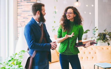 Onboarding handler ikke bare om systemer og struktur – men om å skape trygghet, relasjoner og retning fra første dag. En god start er ingen tilfeldighet – den må planlegges og ledes. (Foto: Istock.com)
