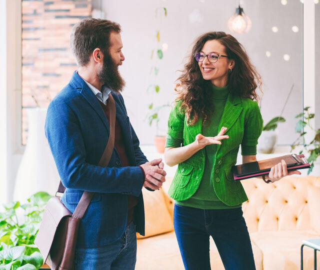 Onboarding handler ikke bare om systemer og struktur – men om å skape trygghet, relasjoner og retning fra første dag. En god start er ingen tilfeldighet – den må planlegges og ledes. (Foto: Istock.com)