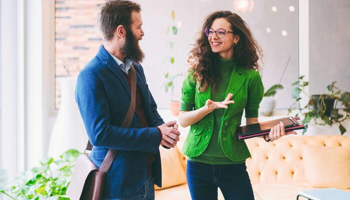 Onboarding handler ikke bare om systemer og struktur – men om å skape trygghet, relasjoner og retning fra første dag. En god start er ingen tilfeldighet – den må planlegges og ledes. (Foto: Istock.com)