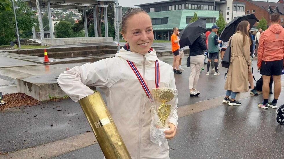 Eira Rapp tok i fjor sitt første napp i Artillerioberstens Vandrepokal i 2024. (Foto: arrangøren)