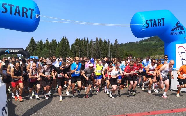 Fra starten for pulje 2 i Birkebeinerløpet lørdag. (Foto: Rolf Bakken)
