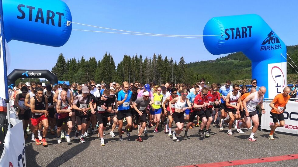 Fra starten for pulje 2 i Birkebeinerløpet lørdag. (Foto: Rolf Bakken)