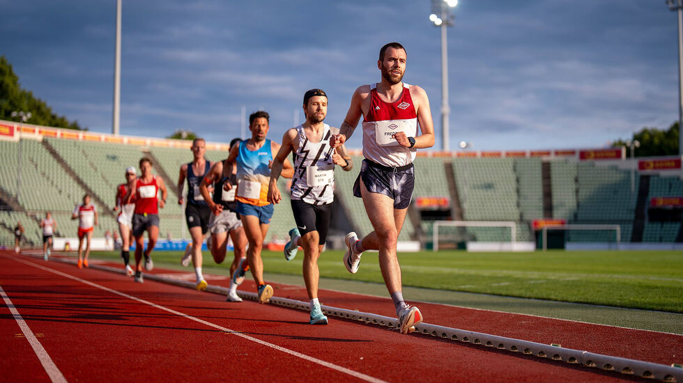Fra et av 10000-meter-heatene: Fredrik Sætereng Fyksen i front, mens Martin Stray Egeberg og Nils Ingar Aadne følger på. (Alle foto: Samuel Hafsahl)