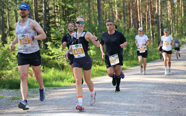 Det var nydelige forhold for løping i Nordmarka, og humøret var på topp blant løperne. (Foto: Tom-Arild Hansen)