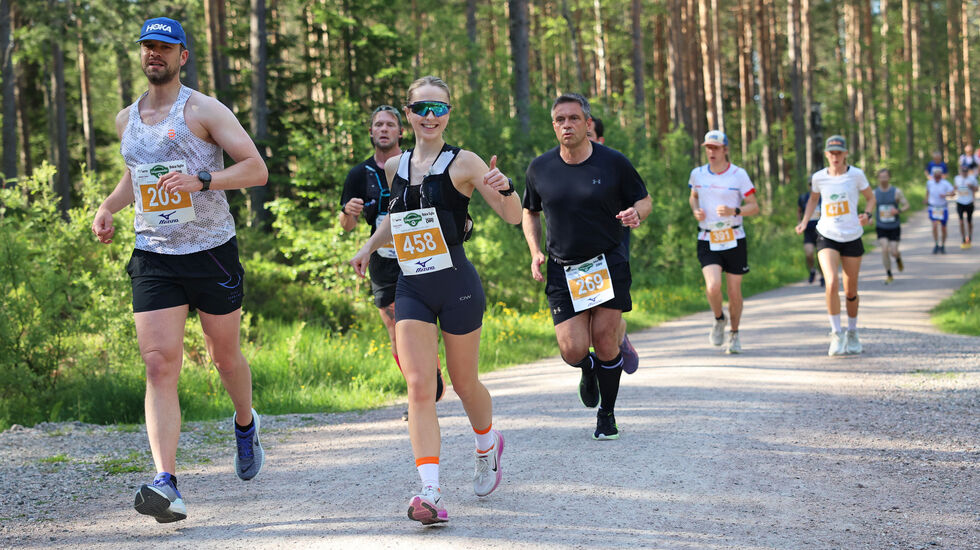 Det var nydelige forhold for løping i Nordmarka, og humøret var på topp blant løperne. (Foto: Tom-Arild Hansen)