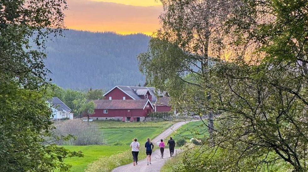 Løpere i solnedgang. Foto: Stian Fossum