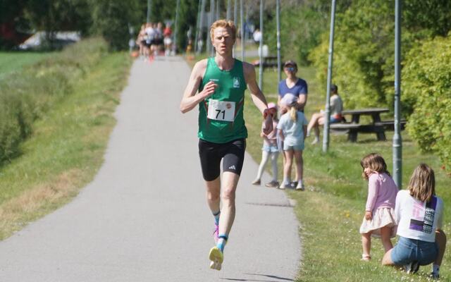 Jon Flydal perset ikke men var førstemann i mål etter drøye fire runder på til sammen 10 km med 36:30. (Foto: Bjørn Saksberg)