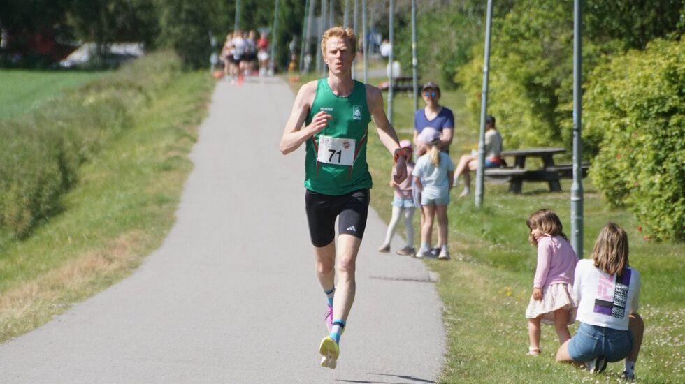 Jon Flydal perset ikke men var førstemann i mål etter drøye fire runder på til sammen 10 km med 36:30. (Foto: Bjørn Saksberg)