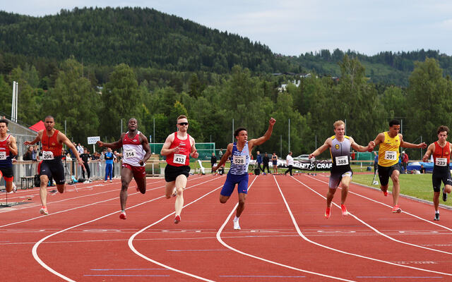 Det var stor deltakelse i sprintkonkurransene under Lillehammerlekene. 100 meter senior ble vunnet av Benjamin Altmann Opuama (528) fra Ski IL på den sterke tiden 10,42 foran Edem Schaanning Agbo (204) fra BUL IL.