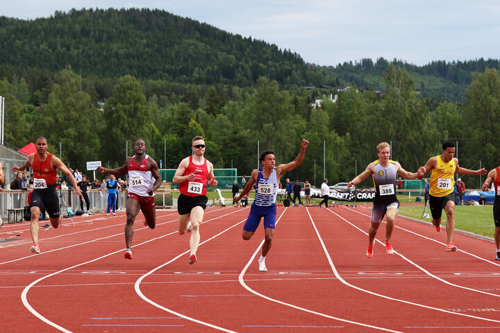 Det var stor deltakelse i sprintkonkurransene under Lillehammerlekene. 100 meter senior ble vunnet av Benjamin Altmann Opuama (528) fra Ski IL på den sterke tiden 10,42 foran Edem Schaanning Agbo (204) fra BUL IL.
