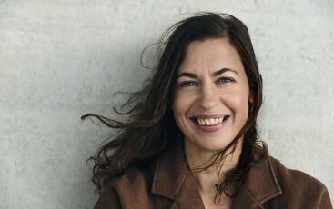 Framtidsetnolog Ida Hult utfordrer ledere til å tenke nytt om læring, teknologi og menneskelige verdier – og viser hvordan vi kan bygge organisasjoner rustet for en verden i konstant endring. (Foto: Peter Cederling)