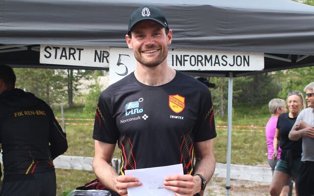 Nils Kristen Sandtrøen dokumenterte senest i HalvBirken for 14 dager siden at han holder formen godt vel like også som statsråd. Bildet er tatt etter vinnerløpet hans ved Femundsenden i 2022.