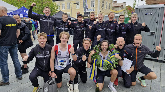 Vinnerlaget fra  Svorkmo/NOI kan juble over seieren vel fremme i Östersund. (Foto fra arrangørens FB-side)