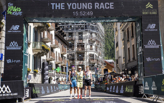 Kristian Skjeflo Unhjem (til høyre) sikra seg en finfin tredjeplass i U18-løpet i Mont Blanc Marathon. (Foto: Florian Legrand)