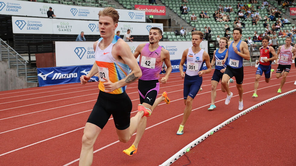 Tobias Grønstad foran briten som til slutt vant. (Foto: Tom-Arild Hansen)