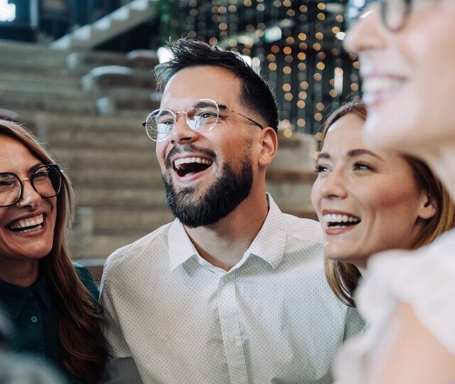 Motiverte medarbeidere trenger mer enn mål – de trenger mening, eierskap og retning. (Foto Istock.com)