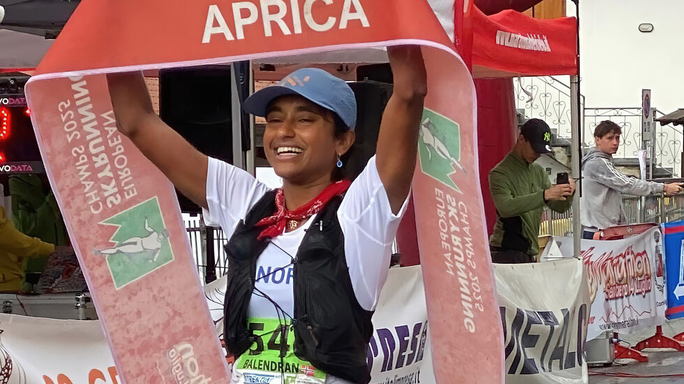 Shangave Balendran først i mål, til EM-gull. (Foto: International Skyrunning Federation)