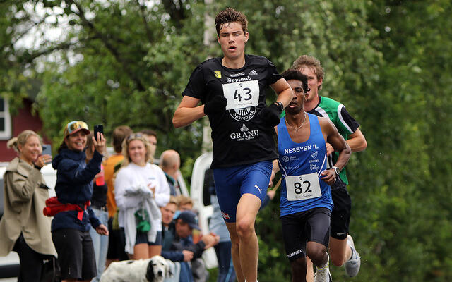 De tre raskeste i herreklassen. Mathias Hoelsveen foran Filmon Gidey og Kristen Mikkelsplass (Foto: Øyvind Andre Brusletten)