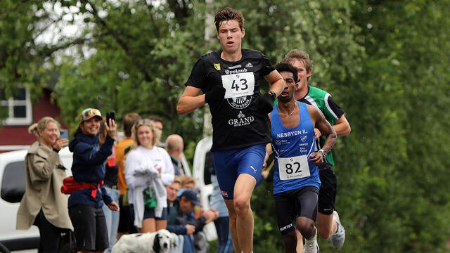 De tre raskeste i herreklassen. Mathias Hoelsveen foran Filmon Gidey og Kristen Mikkelsplass (Foto: Øyvind Andre Brusletten)