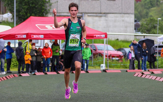 Åsmund Sunde Førde sørget for solid hjemmeseier da han løp til årsbeste på 5 km. (Foto: arrangøren)