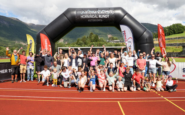 Deltakere på 75 km, 38 km og barneløpet som var tilstede på premiesermonien. Foto: Svein Otto Espe.