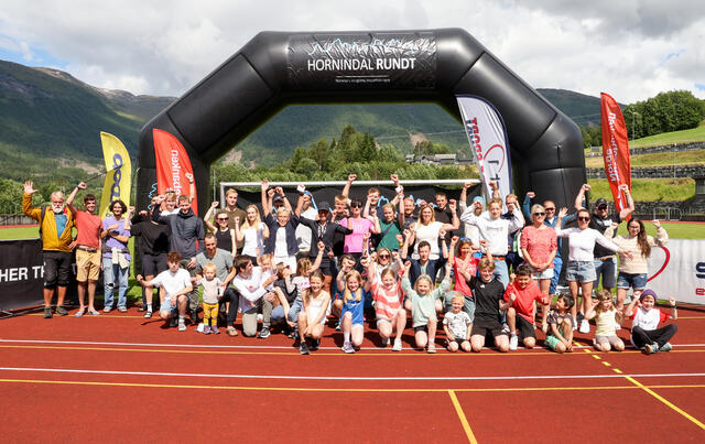 Deltakere på 75 km, 38 km og barneløpet som var tilstede på premiesermonien. Foto: Svein Otto Espe.