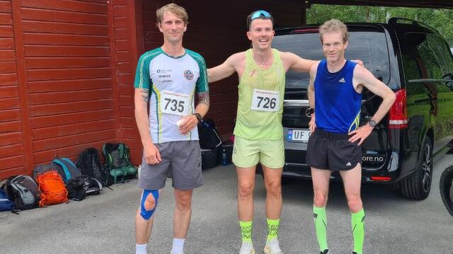 De tre beste herreløperne på 5 km under dagens løp. Fra venstre Ole Robert Strømme (nr. 3), Lars Magnus Tangen (vinner) og Kristian Nedregård (nr. 2). Foto: Sigbjørn Lerstad De tre beste herreløperne på 5 km under dagens løp. Fra venstre Ole Robert Strømme (nr. 3), Lars Magnus Tangen (vinner) og Kristian Nedregård (nr. 2). Foto: Sigbjørn Lerstad