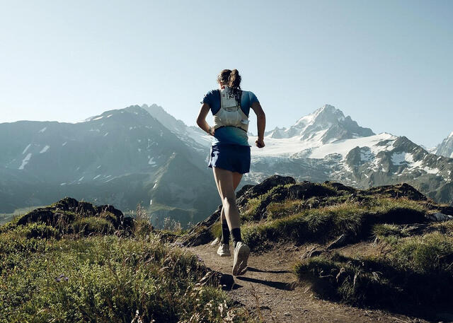Ida Amelie Robsahm har hatt en kometkarriere som fjelløper. Her ser vi henne i storslagne omgivelser under Mont Blanc Marathon. (Foto: Sam Ihermillier) Ida Amelie Robsahm har hatt en kometkarriere som fjelløper. Her ser vi henne i storslagne omgivelser under Mont Blanc Marathon. (Foto: Sam Ihermillier)