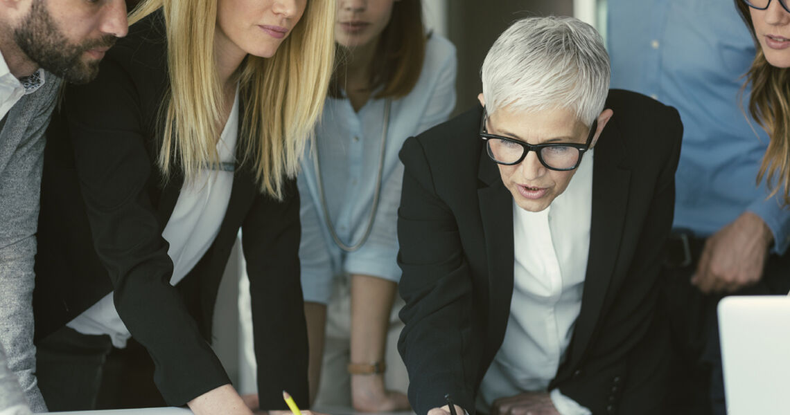 En effektiv ledergruppe skaper merverdi ved å løfte strategi, samarbeid og lederskap – ikke bare holde møter. (Foto: Istock.com)
