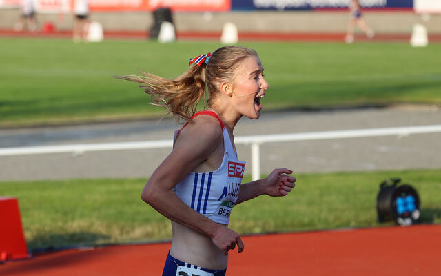 Dina Lidahl Lillejordet har her nettopp oppdaget at hennes perfekt disponerte løp med sluttspurt, faktisk har en runde igjen. Da kan man skrike. (Alle foto: Arne Dag Myking)