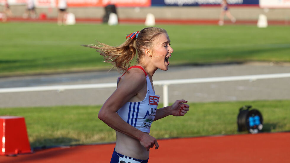 Dina Lidahl Lillejordet har her nettopp oppdaget at hennes perfekt disponerte løp med sluttspurt, faktisk har en runde igjen. Da kan man skrike. (Alle foto: Arne Dag Myking)