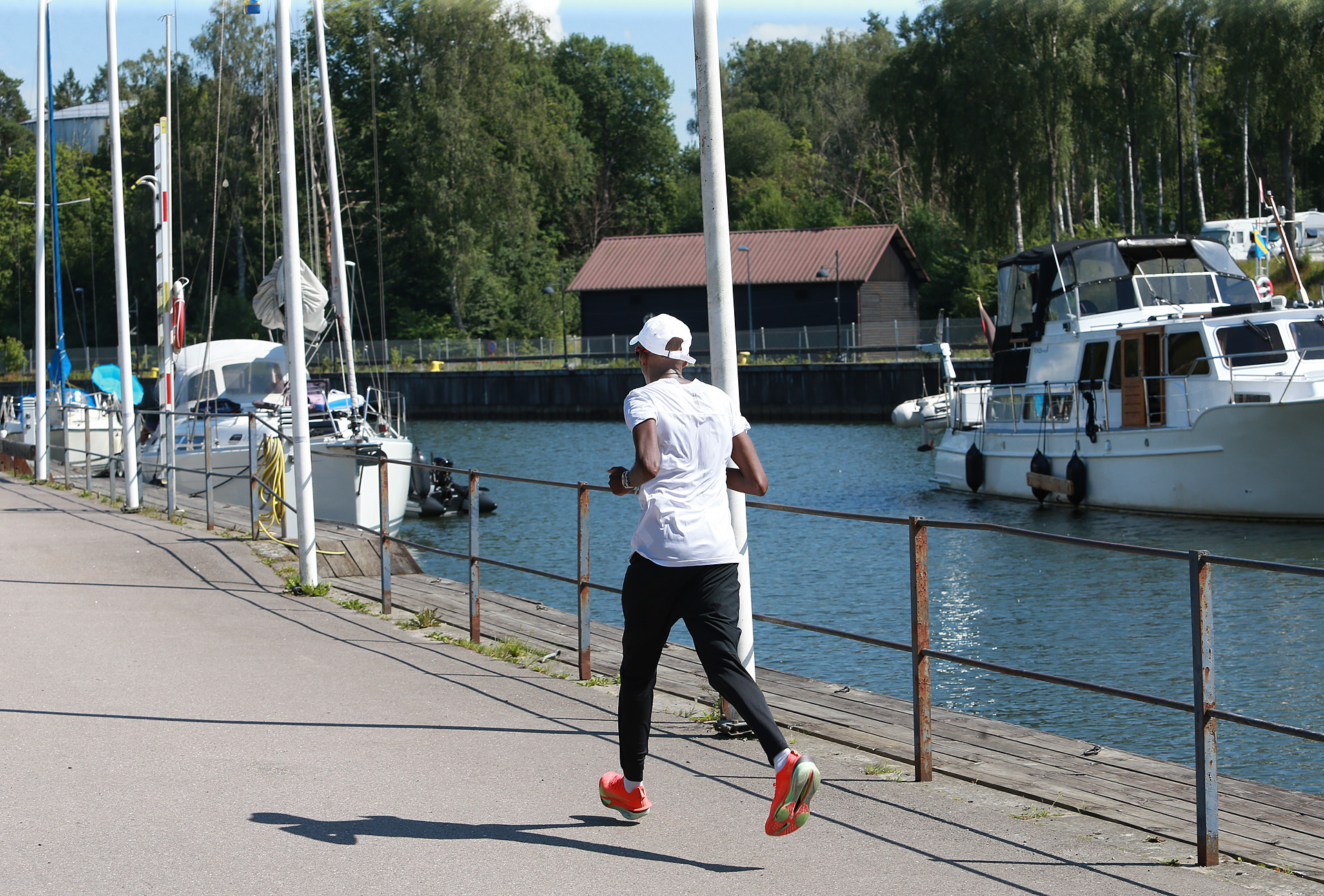 Slussprovet_forbi_Sluskafeen_Hamse_Looyar_nr4_AZ3T9102.jpg